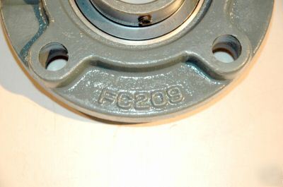 New flange cartridge unit bearing FC209-28 1-3/4