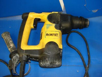 Dewalt rotary hammer drill sds D25303 in case 