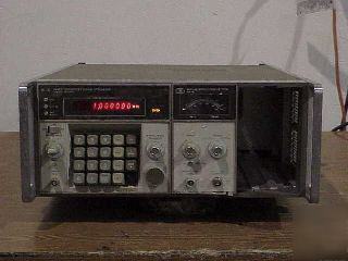 Hp 8660C/86633B synthesized signal generator/modulation