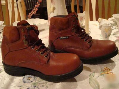 New men's wolverine sz. 10 steel toed boots. brand 