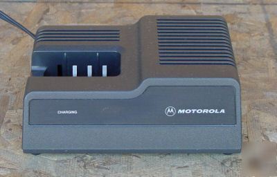 Motorola radio rapid charger NTN4635A for MT1000 P200