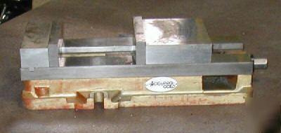 Accupro milling machine vise 6 inch, kurt style no res