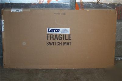New larco safety mat 24 x 60 inch in cond. L122664211