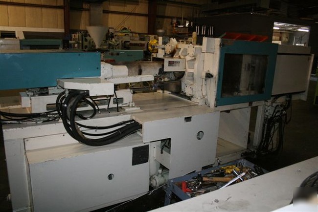 110 ton 6.77 oz niigata NE110UA injection molding mach