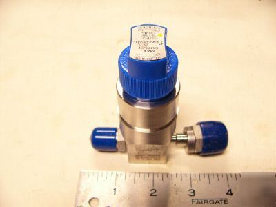 Swagelok high-flow manual gas pressure regulator