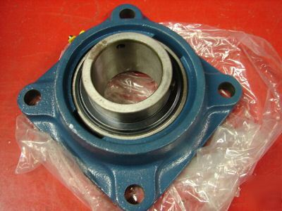 New skf flange mount bearing 2.5 dia roller ball