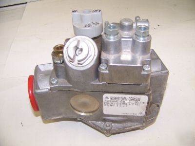 New robertshaw 7000GORHC gas valve uni-line 700-824