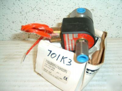 Parker skinner solenoid valve 120V 3-way 1/4