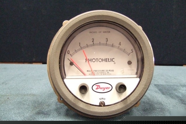 Dwyer photohelic water pressure gauge 3000 mr