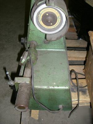 Tool &cutter grinder