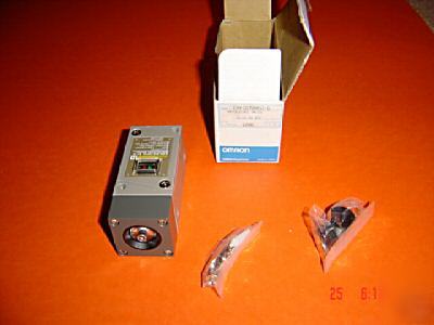 Omron photoelectric switch E3N-70H4S1-g
