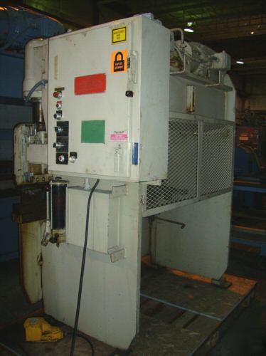 Used 6' x 40 ton pacific hydraulic press brake