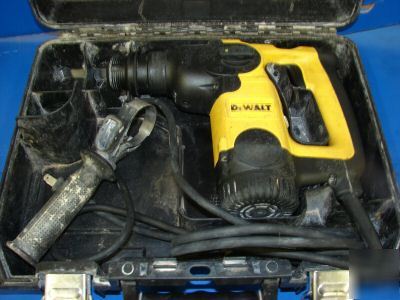 Dewalt rotary hammer drill sds D25303 in case 