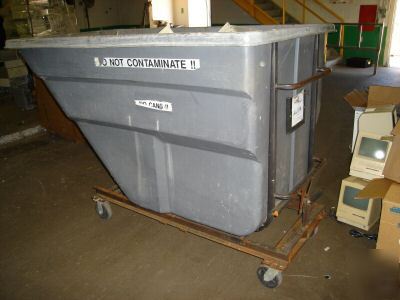 Rubbermaid self dumping 2 cu yard hopper cart 1069