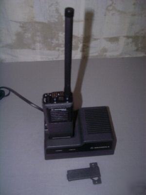 Motorola MT1000 low band 99 chls. radio ham police fire