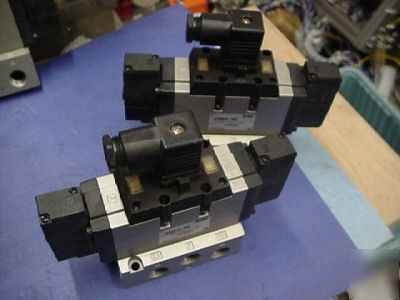 New 2 smc 5 port solenoid valves VFR4210-5DZ