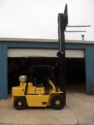 8000LB. caterpillar pneumatic forklift perkins engine