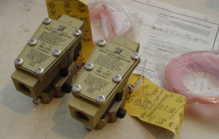 New (2)pcs master pneumatic single point lubricators 