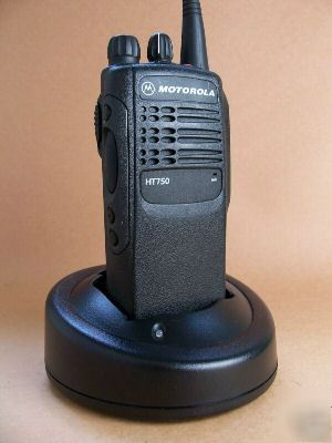 New mint motorola HT750 uhf 16-ch radio w/ accessories