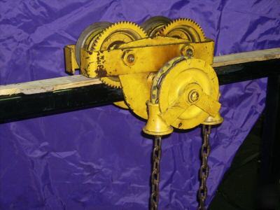 1/4 ton budget electric hoist w/ trolley and cord reel
