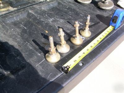 Lot leveling feet, machine base, berry mount swivel pad