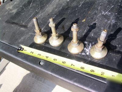 Lot leveling feet, machine base, berry mount swivel pad