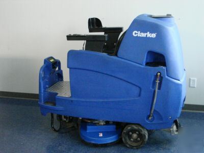 Clarke focus 34 rider floor scrubber