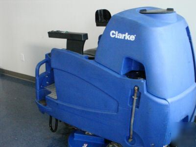 Clarke focus 34 rider floor scrubber