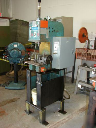 Denison multipress hydraulic punch press machine W3A