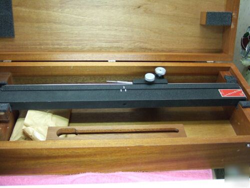 Starrett #252 height gage mint with wooden case 