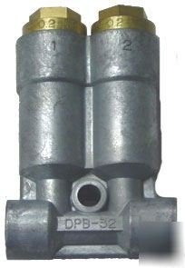 New showa 2 port piston distributor dpb-32 (DPB32) * *