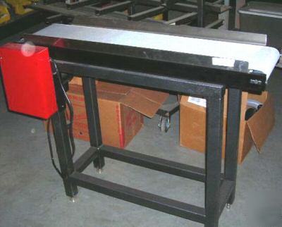 Packaging conveyor, heavy-duty