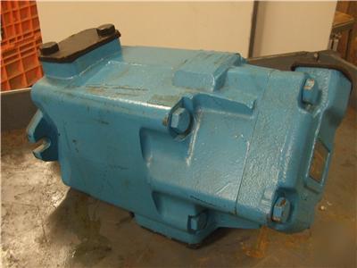 Vickers hydraulic pump VM024 great condition