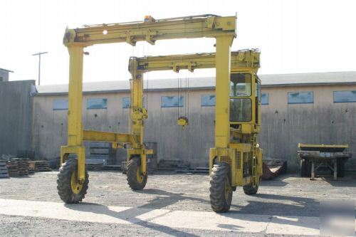 Drott travelift gantry crane 