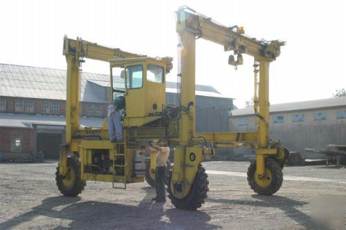 Drott travelift gantry crane 