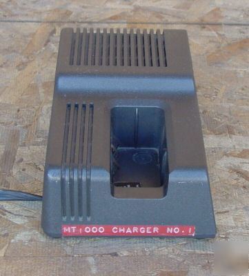 Motorola radio rapid charger NTN4635A for MT1000 P200