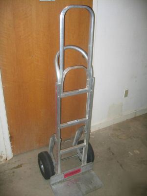 Magliner hand truck, dollie