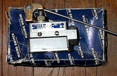 New large lot of in box microswitch parts