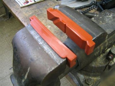 Soft vise jaws , magnetic