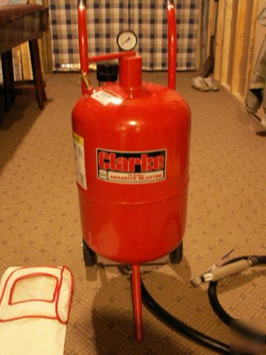 Clarke SB9008 - 10 gallon pressure pot sandblaster