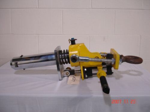 Pnuematic tilt lift - tip lock - model L1 - paper roll