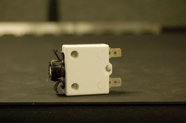 Mechanical products 7A 250VAC/50VDC circuit breaker
