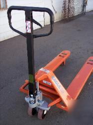 New brand 5500 lbs pallet jack 3 year warranty 