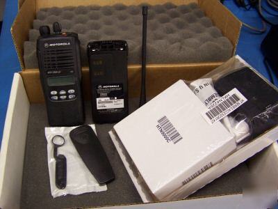 New motorola HT1250LS+ uhf 450-527 brand 