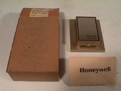 New honeywell T7047C1009 thermostat T7047C 1009 2 wire 