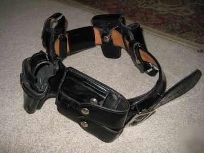 Police full duty belt clarino -don hume