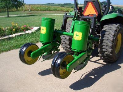 John deere two row planter model 71 flex , food plots