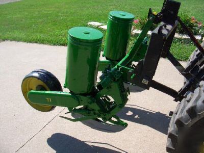 John deere two row planter model 71 flex , food plots