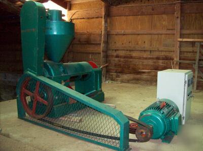 Seed press makes biodiesel from soybean, canola, snflwr