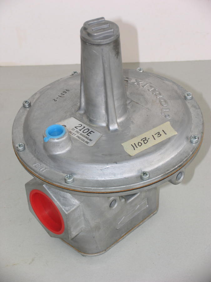 Maxitrol gas pressure regulator valve